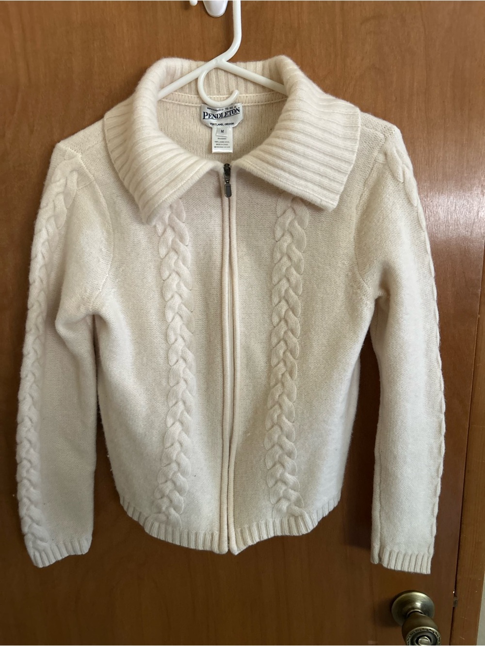 Pendleton Womens Cable Knit Cardigan Sweater Size M Cream 100% Lambs Wool